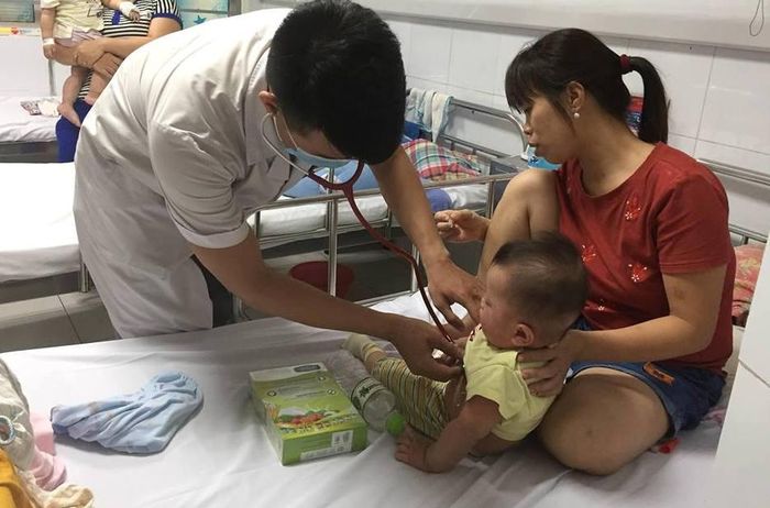 Bệnh nhi mắc sởi điều trị tại Bệnh viện Nhi Trung ương.