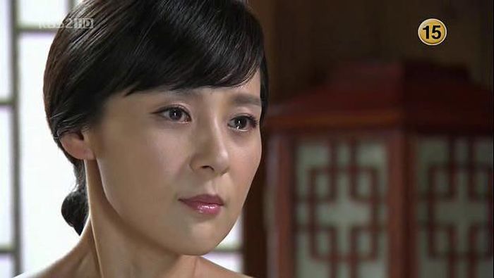Jeon Mi Sun quen thuộc với khán giả Việt Nam qua vai mẹ nam chính trong "Vua bánh mì Kim Tak Goo"