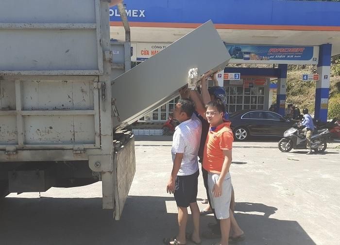 Di chuyển đồ đạc trong cây xăng 