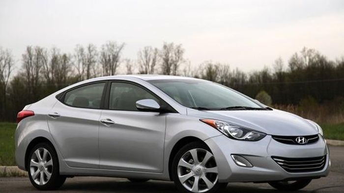 Hyundai Elantra 2011 là một trong những mẫu xe nên mua trong tầm giá 400 triệu đồng