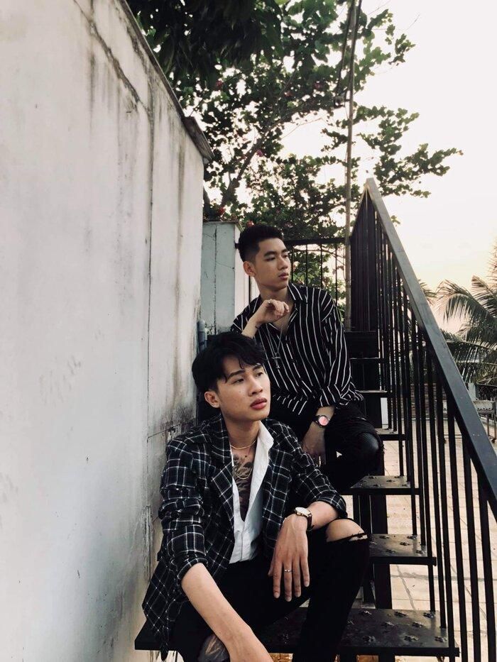 Đặc biệt, K-ICM cùng người bạn, đồng nghiệp thân thích - Jack “Hồng nhan” cũng rất hay diện đồ đôi, dù cùng tông đen nhưng mỗi người ai cũng có cách riêng để nêu bật cá tính.