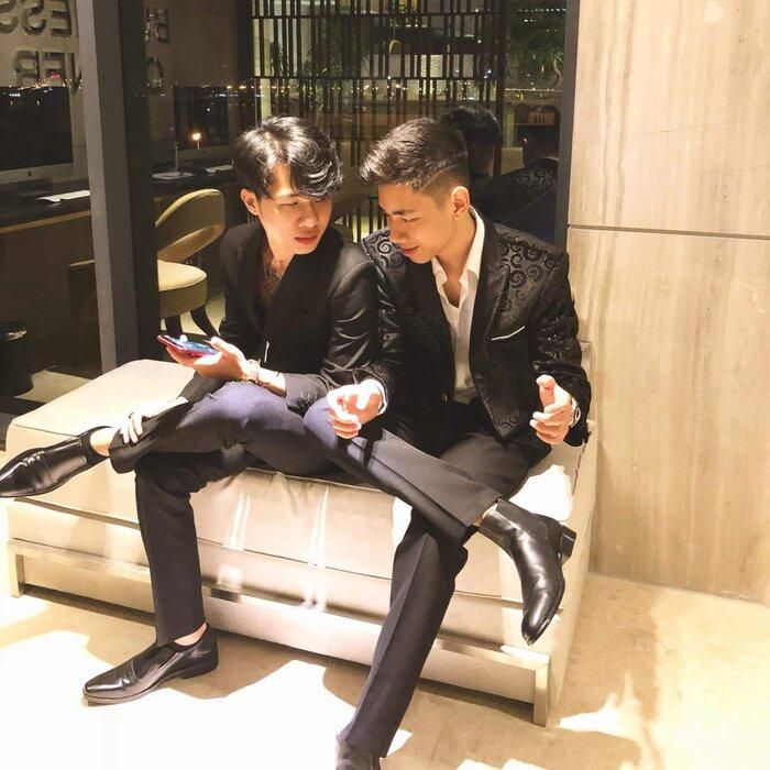 Một trai đẹp đã “tạo sóng”, thêm một anh chàng cũng điển trai không kém thì bảo sao khán giả không mê mệt.