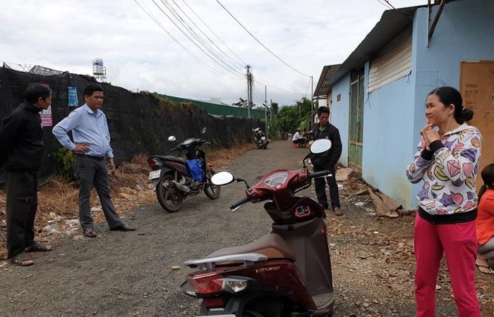 Người dân địa phường bàng hoàng khi hay tin chị Nga bị chồng đâm chết