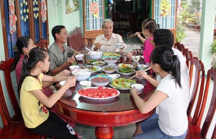 Bữa cơm gia đình. Ảnh minh họa.