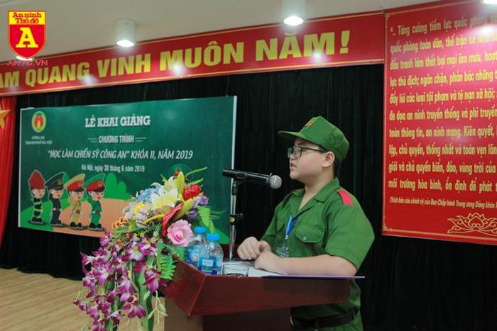 Với mơ ước tương lai sẽ trở thành người chiến sĩ Công an nhân dân, học viên Lê Hải Tùng mong muốn sau khóa học sẽ giúp mình cũng như các bạn trưởng thành hơn khi trải nghiệm cuộc sống độc lập, xa gia đình, tự giải quyết khó khăn của bản thân...