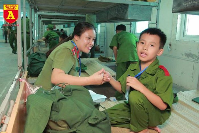 Các cô giáo có cách trò chuyện gần gũi dễ được các em chia sẻ những tâm tư