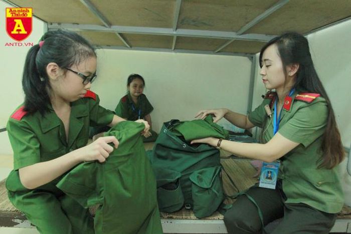 Những bài học đầu tiên được các cô giáo hướng dẫn