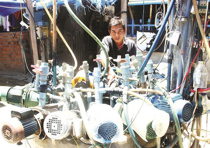 200 người dân ở bãi Xép (Tp Quy Nhơn, Bình Định) sử dụng 5 giếng khoan "vòi bạch tuộc”. Ảnh: NGỌC OAI