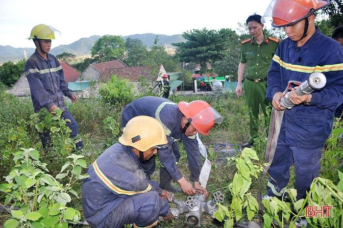 ... lắp đặt vòi bơm