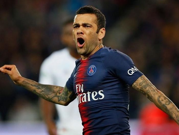 Dani Alves cũng là món hàng miễn phí chất lượng sau khi chia tay PSG