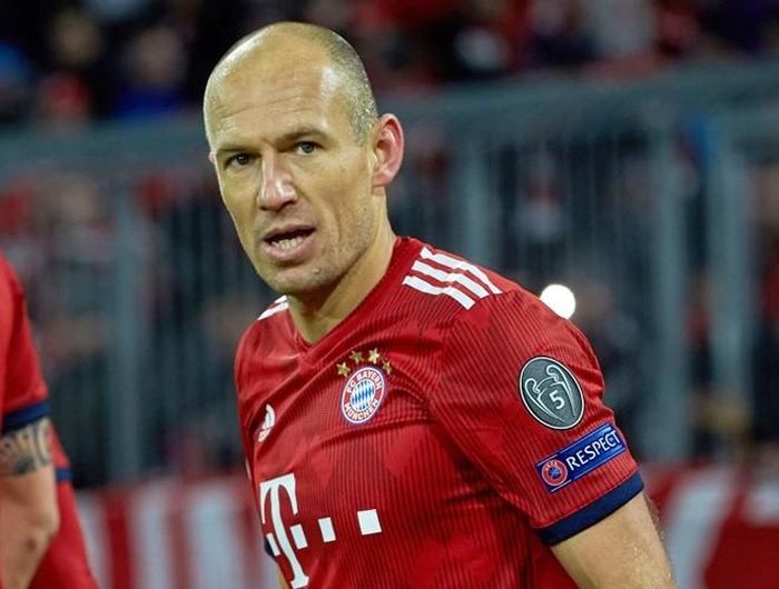 Tương tự là Arjen Robben, ngôi sao vừa cùng chia tay Bayern Munich với Ribery và chưa tìm được bến đỗ mới