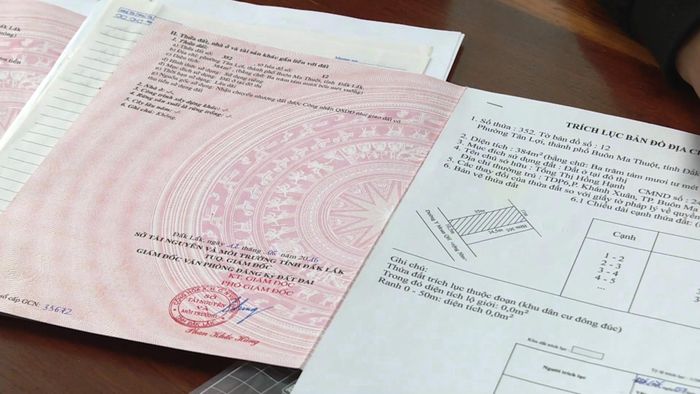 "Bìa đỏ" giả được sử dụng để vay tiền.