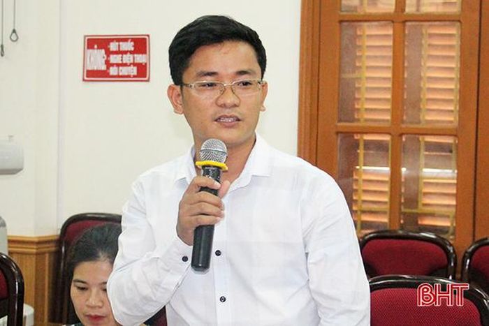 Đại diện Sở NN&amp;PTNT thông tin thêm các vấn đề liên quan đến dịch tả lợn châu Phi và tình hình sản xuất, chăm sóc cây trồng vụ hè – thu trên địa bàn tỉnh.