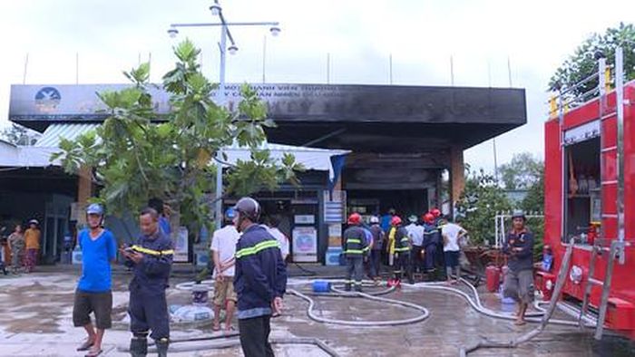 Hiện trường vụ cháy cây xăng.