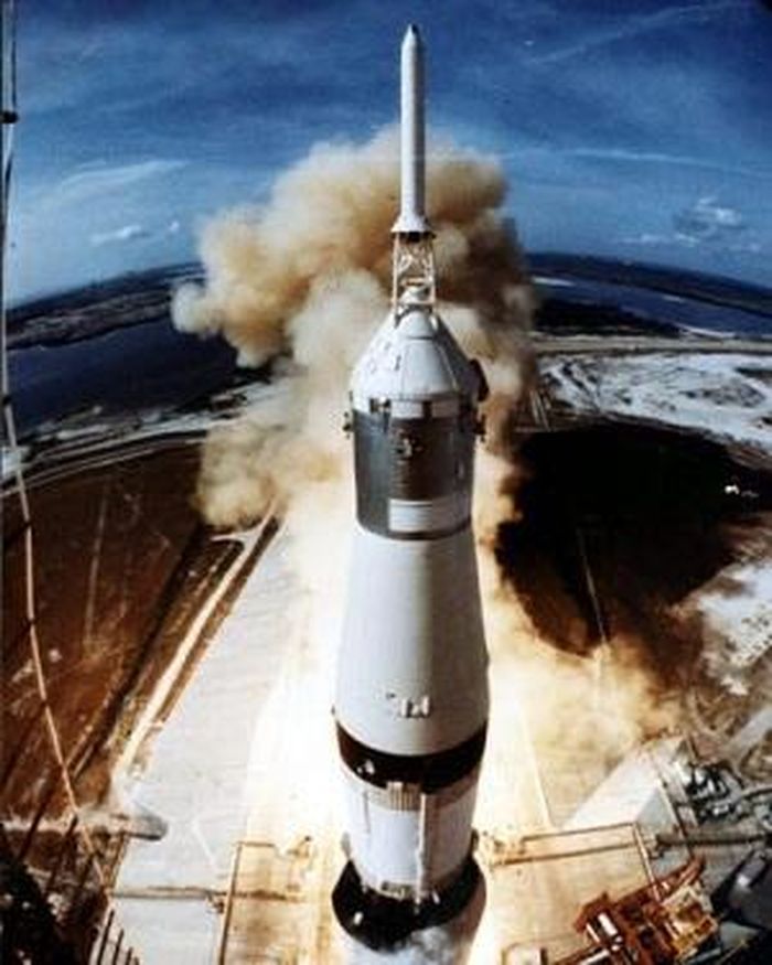  Tên lửa Saturn V được phóng lên Mặt trăng 