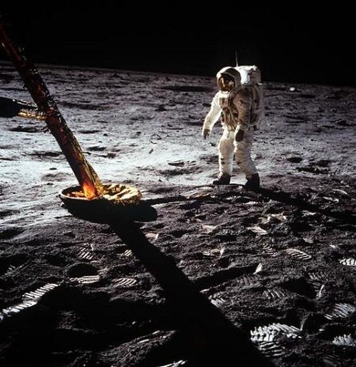  Aldrin đi bộ trên bề mặt Mặt trăng 