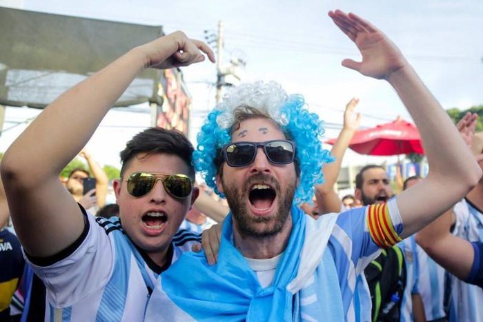 Cổ động viên luôn dành tình cảm quá lớn cho Messi