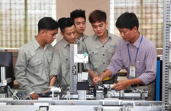 Giờ học của sinh viên Trường Cao đẳng KTCN Việt Nam - Hàn Quốc. Ảnh: Mỹ Hà
