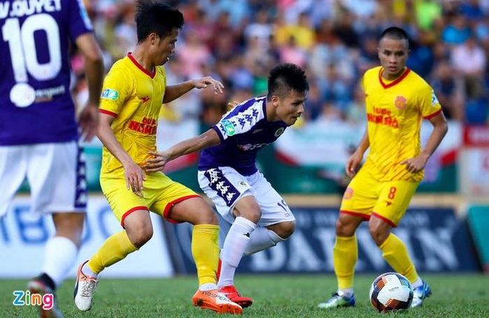 Khoảnh khắc Quang Hải ghi bàn vào lưới CLB Nam Định, chấm dứt hơn 2 tháng rưỡi tịt ngòi. Ảnh: Minh Chiến.