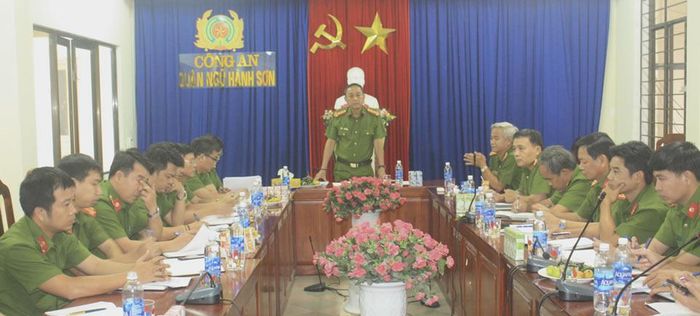 Đại tá Trần Mưu, Phó giám đốc Công an TP Đà Nẵng phát biểu chỉ đạo giao ban lực lượng hình sự Công an Đà Nẵng tháng 6-2019.