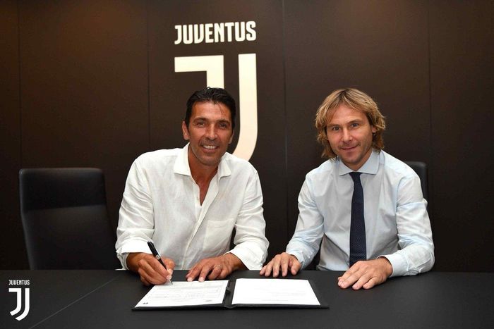 Buffon chính thức trở lại Juventus