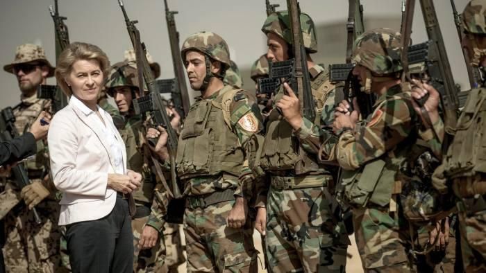 Bà Ursula Von der Leyen từng hứng chịu nhiều chỉ trích trên cương vị Bộ trưởng Quốc phòng Đức. Ảnh: Financial Times