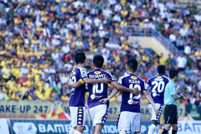 Chung cuộc, Hà Nội FC chiến thắng 4-3 trước Nam Định ở tứ kết Cúp Quốc Gia, qua đó lọt vào bán kết và gặp đối thủ là Thành phố Hồ Chí Minh. (Ảnh: Nguyên An/Vietam+)