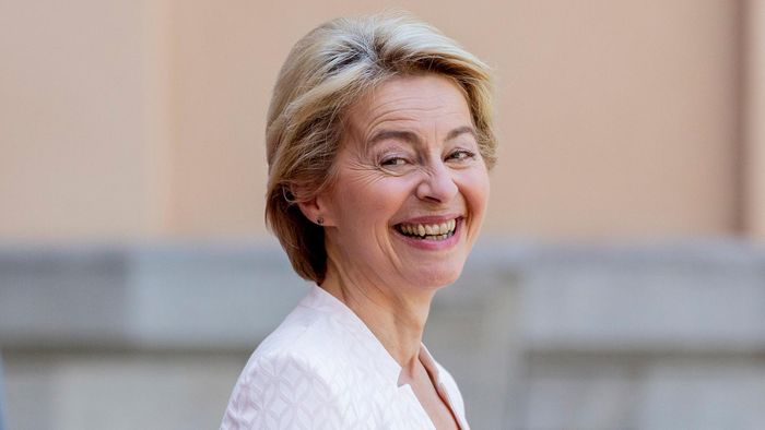 Bộ trưởng Quốc phòng Đức Ursula von der Leyen đã được các nhà lãnh đạo châu Âu lựa chọn là người sẽ giữ chức Chủ tịch Ủy ban châu Âu (EC) trong 5 năm tới