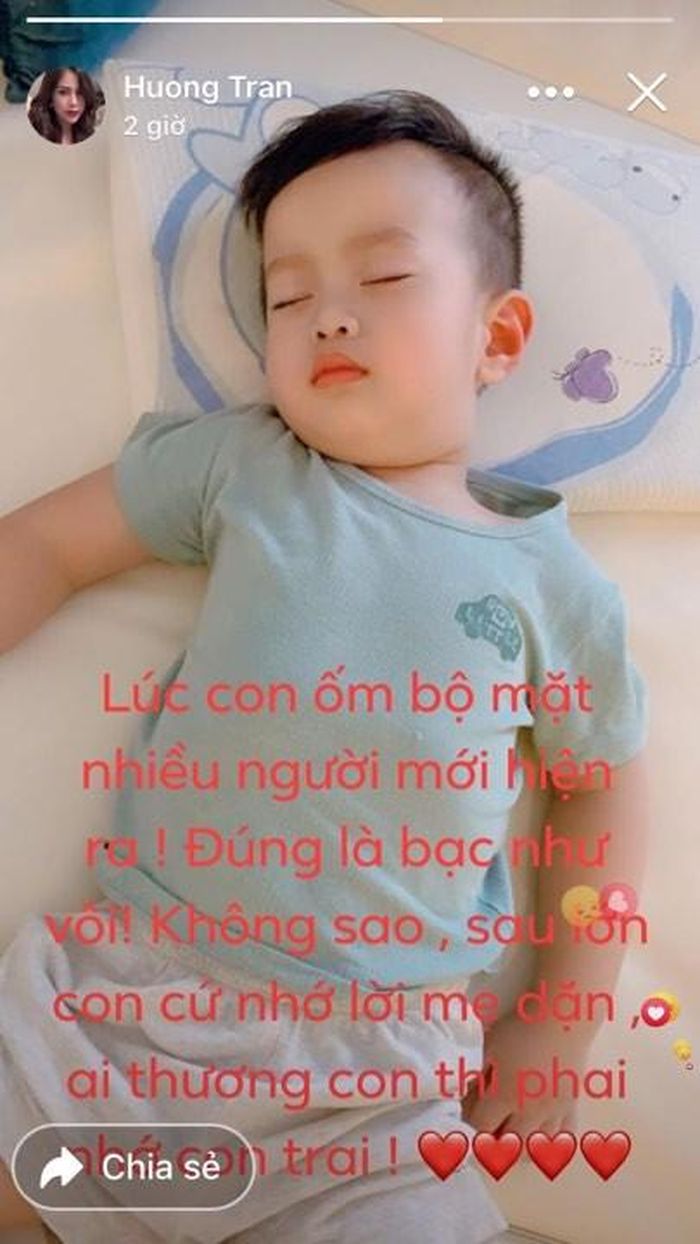 Không lâu sau khi đăng tải bức ảnh Đậu Đậu nước mắt ngắn dài vì ốm đau, Hương Trần tiếp tục có những lời lẽ đầy ẩn ý. Bất lực vì con bệnh tật, Hương Trần khẳng định những lúc như thế này thì bộ mặt thật của nhiều người mới hiện ra.
