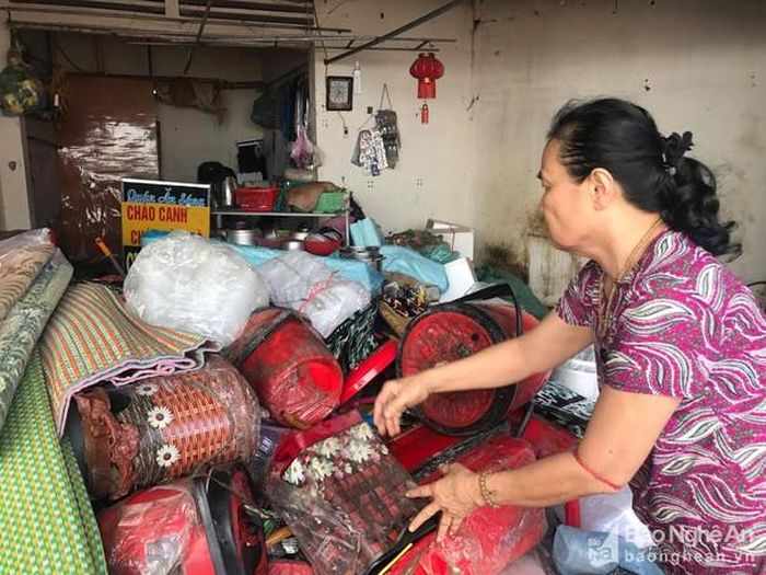 Nhiều vật dụng, tài sản của tiểu thương chợ Hưng Dũng bị hư hỏng. Ảnh: CTV
