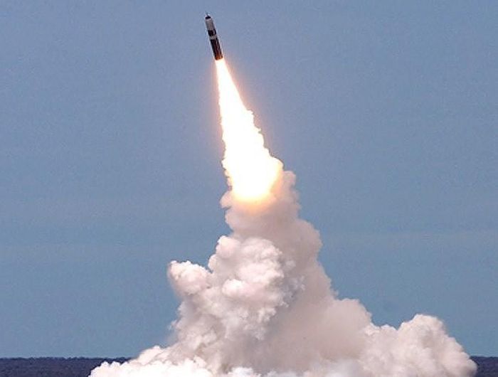 Trident II là tên lửa nhiên liệu rắn 3 giai đoạn với tầm bắn thiết kế 11.000km.
