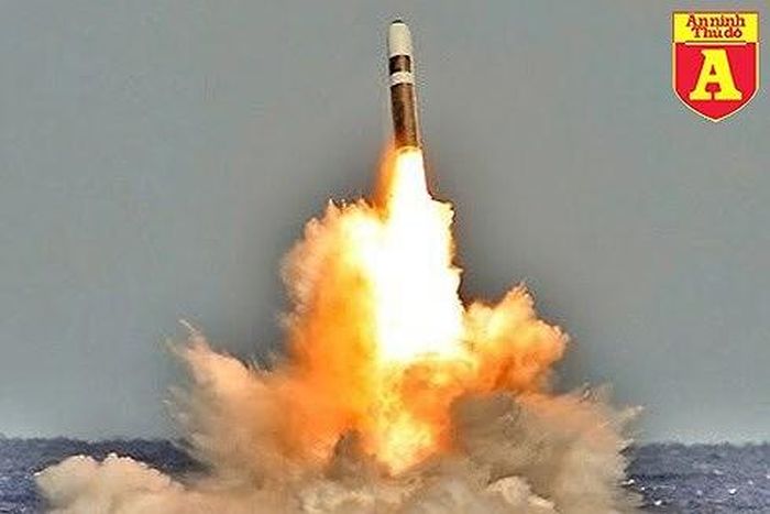 Trọng lượng phóng của tên lửa đạn đạo hạt nhân Trident II lên tới 58,5 tấn.