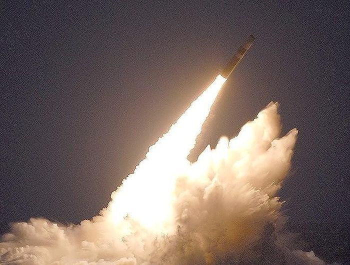 Chưa dừng lại ở đó, Trident II là loại tên lửa hạt nhân khó đánh chặn. Sự nguy hiểm của nó không đến từ tốc độ cực lớn như Minuteman III của Mỹ mà đến từ công nghệ tàng hình.