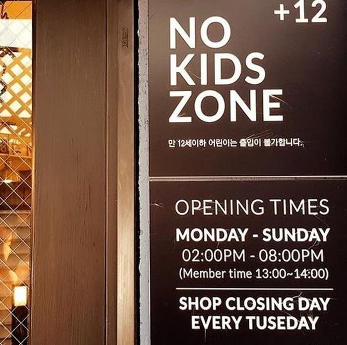 Các nhà hàng, quán cà phê tại Hàn Quốc treo biển "no kids zone". Ảnh: Jeju Weekly, Yonhap.
