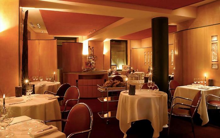 Arpege (Paris, Pháp) là nhà hàng có tới 90% món chay. Ra đời từ năm 1986, Arpege là nơi dừng chân lý tưởng cho những tín đồ ăn chay, ăn sạch, sống sạch. Không quá bất ngờ khi nhà hàng này đứng vị trí thứ 9 trong 50 nhà hàng tốt nhất thế giới. Ảnh: Hauser, Hamrah.