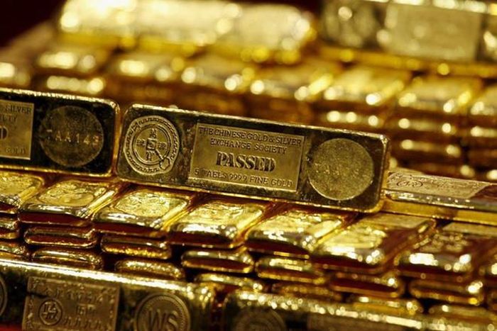 Trung Quốc tăng dự trữ vàng, giảm tài sản tính bằng đồng USD. Ảnh: WSJ.
