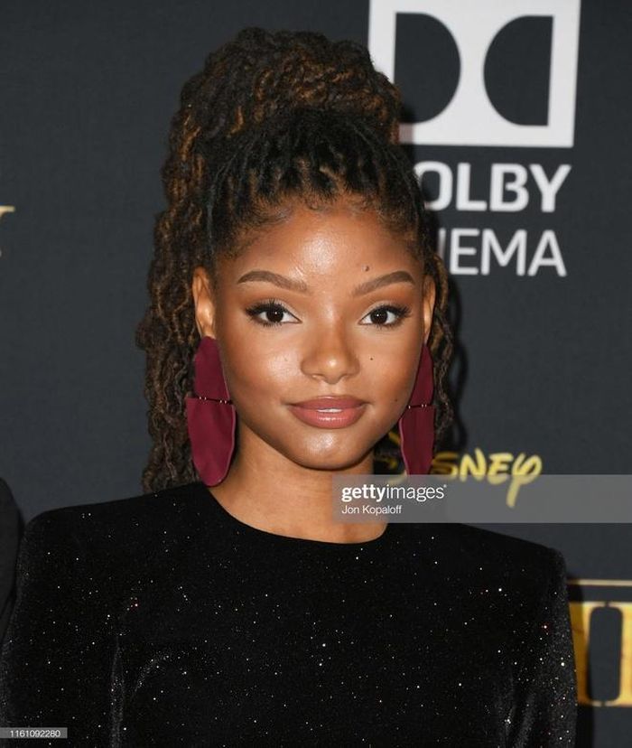 Gần đây, nữ ca sĩ R&B Halle Bailey được thông báo vào vai Ariel trong The Little Mermaid (Nàng tiên cá) phiên bản người đóng (live-action). Tuy nhiên, vì màu da nâu và vẻ đẹp kém nổi bật, ngôi sao tuổi 19 bị dân mạng chê bai dữ dội không phù hợp với vai diễn này.