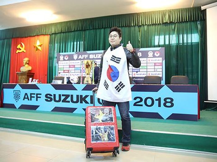 Phóng viên Hàn Quốc tham dự buổi họp báo trước trận chung kết lượt về AFF Suzuki Cup 2018 giữa Việt Nam và Malaysia. Ảnh: Hoàng Linh
