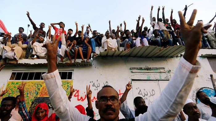 Người dân Sudan bày tỏ hy vọng vào PVS. Ảnh: Reuters