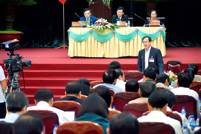 Giám đốc Sở Tài nguyên và Môi trường Phạm Duy Du trả lời chất vấn. Ảnh: Đức Thụy