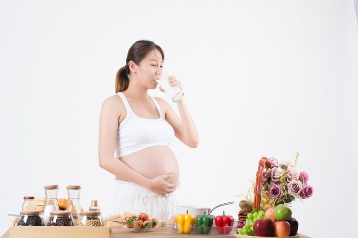 Nghiên cứu của các nhà khoa học cho thấy, mướp đắng có thể gây co thắt tử cung, xuất huyết và làm hư thai, dẫn đế sinh non. Đồng thời mướp đắng có khả năng gây đột biến gen. Ảnh minh họa: Internet