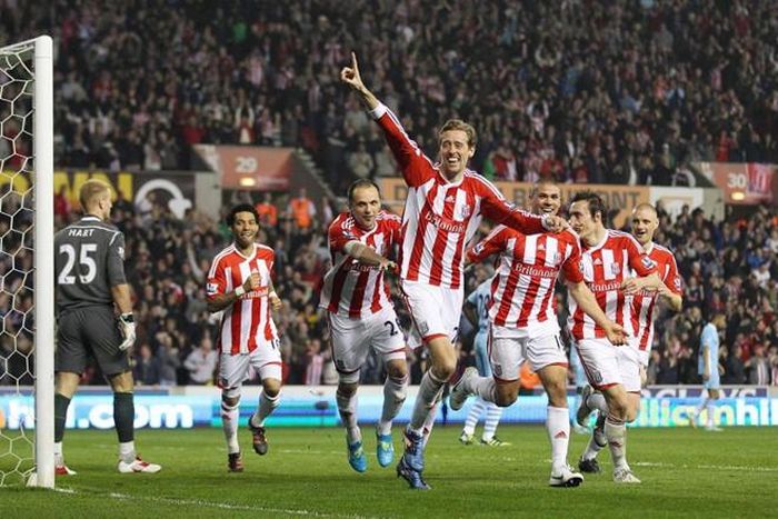 Pha volley đưa bóng đi theo quỹ đạo hình trái chuối hạ gục Joe Hart là một trong những bàn thắng đẹp nhất sự nghiệp của tiền đạo sinh năm 1981.