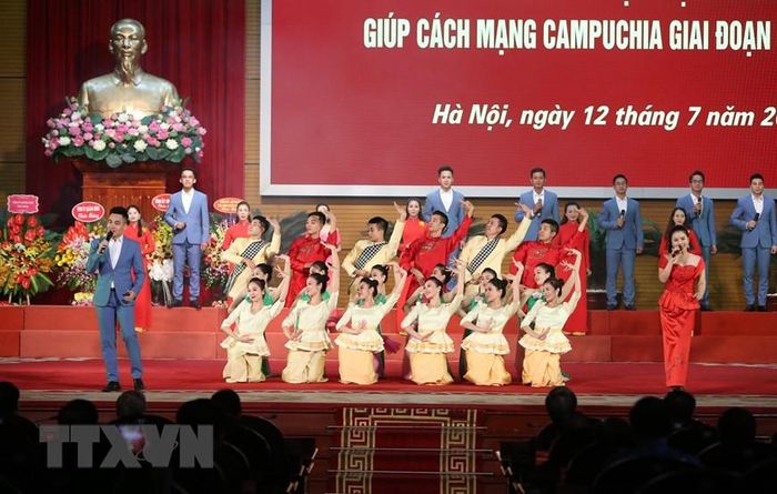 Chương trình nghệ thuật chào mừng buổi lễ. (Ảnh: Dương Giang/TTXVN)