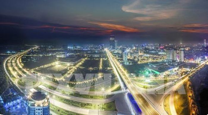 Công tác quy hoạch, xây dựng và quản lý đô thị có chuyển biến tích cực; nhiều dự án, công trình giao thông, chỉnh trang đô thị được triển khai, đưa vào sử dụng và phát huy hiệu quả. Trong ảnh: Nút giao thông Đại lộ Thăng Long – Phạm Hùng – Nguyễn Chí Thanh, một trong những công trình giao thông trọng điểm của Hà Nội. Ảnh: Trọng Đạt - TTXVN