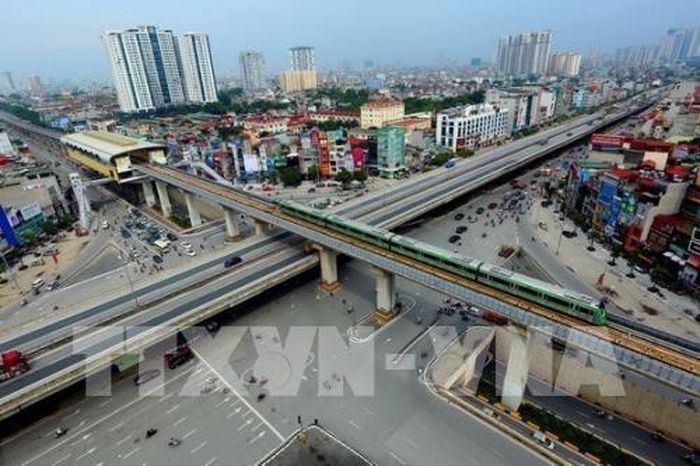 Nhiều dự án, công trình giao thông, chỉnh trang đô thị được triển khai, đưa vào sử dụng và phát huy hiệu quả. Trong ảnh: Nút giao 4 tầng Khuất Duy Tiến - Nguyễn Xiển - Nguyễn Trãi, quận Thanh Xuân tạo diện mạo và đột phá mới cho mạng lưới giao thông của Thủ đô. Ảnh: Huy Hùng – TTXVN