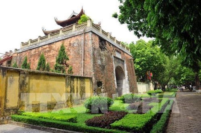 Hà Nội hơn nghìn năm tuổi có rất nhiều điểm thu hút khách du lịch với cảnh quan kiến trúc độc đáo, di sản văn hóa phong phú. Thủ đô ngày nay có hơn 5.000 di tích lịch sử, văn hóa, kiến trúc, trong đó, 1.150 đã xếp hạng cấp Quốc gia, 1.059 xếp hạng cấp Thành phố. Trong ảnh: Cổng thành Cửa Bắc, một trong những dấu tích còn nguyên vẹn của Hoàng thành Thăng Long xưa. Ảnh: Minh Đức – TTXVN
