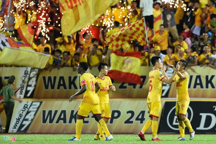 Phút bù giờ cuối cùng, Mai Xuân Quyết đặt dấu chấm hết cho những hy vọng của CLB Viettel bằng bàn thắng ấn định tỷ số 2-0 trước khi tiếng còi mãn cuộc vang lên. Quế Ngọc Hải và Quàng Thế Tài đã có một tình huống phối hợp không ăn ý tạo điều kiện cho cầu thủ bên phía CLB Nam Định ghi bàn vào lưới trống.