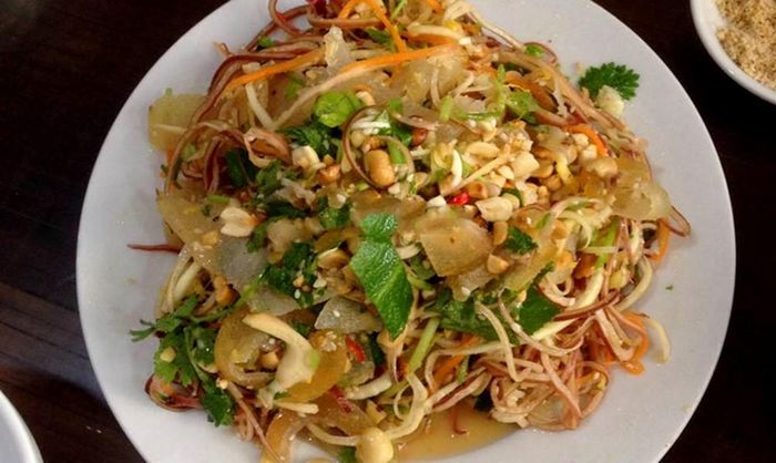 Món nộm da trâu khi hoàn thành có màu vàng nhạt bắt mắt.