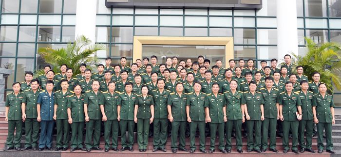 Học viên Lớp hoàn chỉnh kiến thức cao cấp lý luận chính trị (khóa 3) trong ngày tốt nghiệp. Ảnh: TRỌNG HẢI