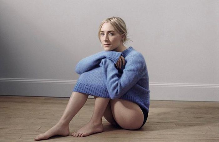 Nàng thơ Saoirse Ronan một lần nữa trở thành tâm điểm của truyền thông khi vai diễn của cô trong Little Women được hé lộ hồi tháng 6 vừa qua. Bộ phim quy tụ dàn sao đình đám, trong phim cô bắt gặp lại người bạn thiếu thời của mình do chàng thơ Timotheé Chalamet đóng. Câu chuyện của họ trở thành chủ đề của phim. Tuy nổi lên chưa đến một thập niên, thế nhưng người đẹp sinh năm 1994 được đánh giá cao về diễn xuất.
